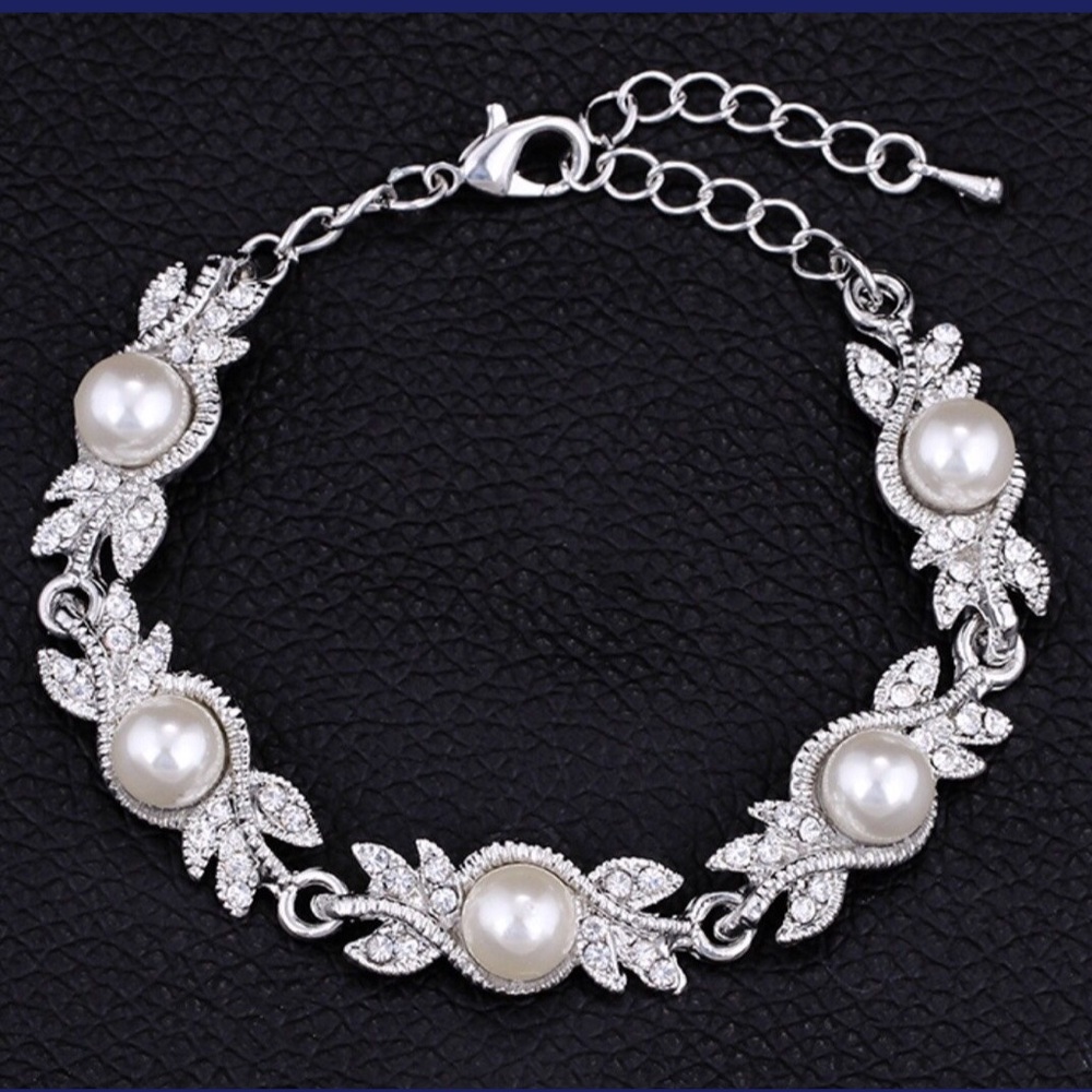 Classy Pearl bracelet